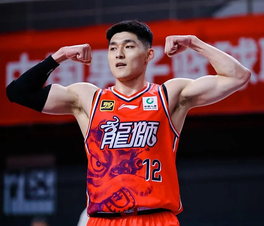 为他是场上, img, 男篮开门红