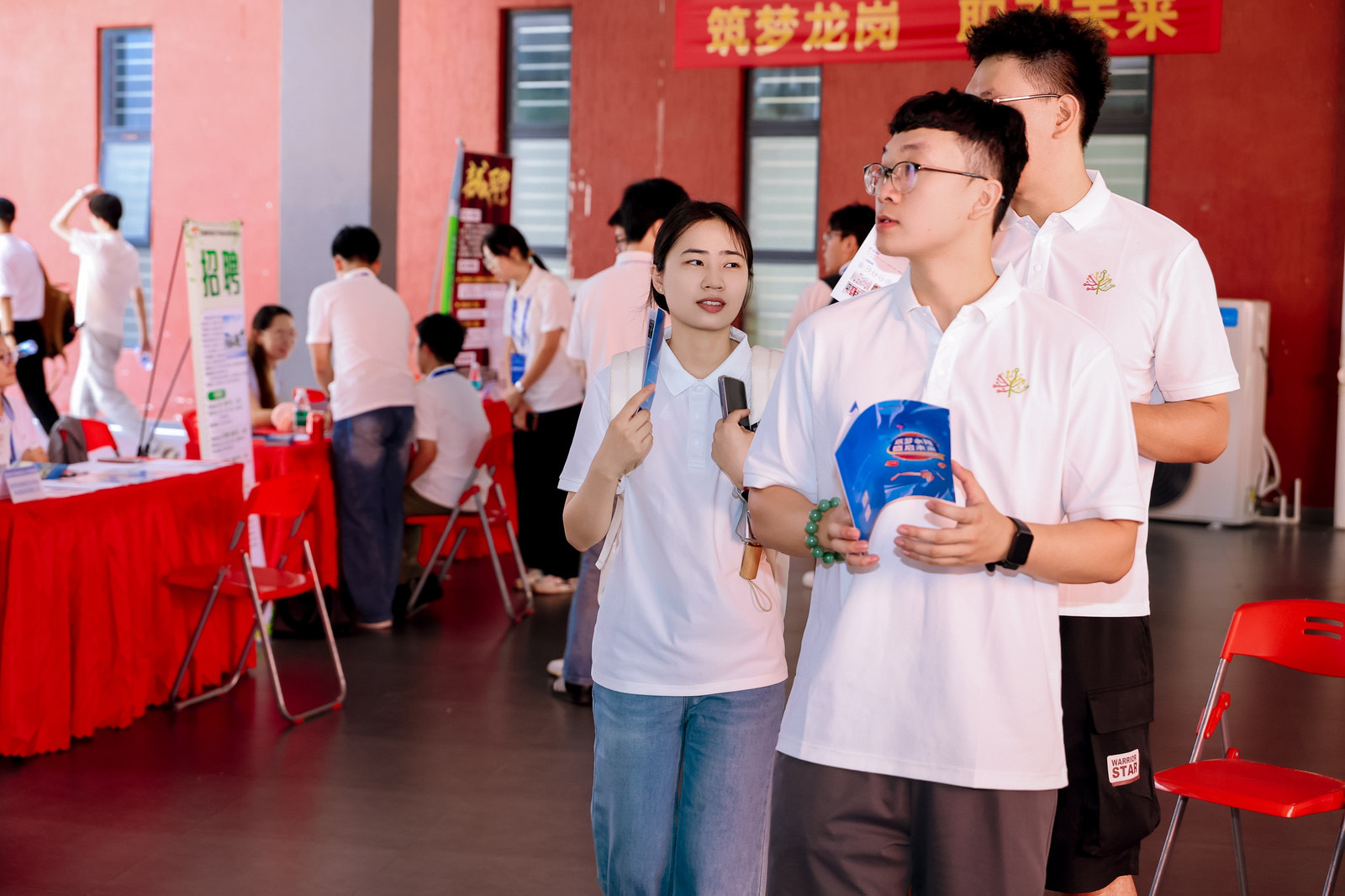 规模最大的, 青春战队集