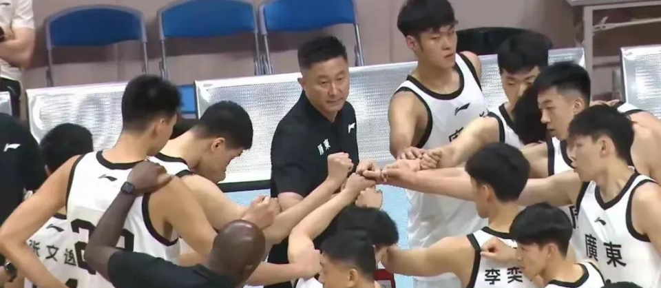 UW, qiCxE, 业联赛经验